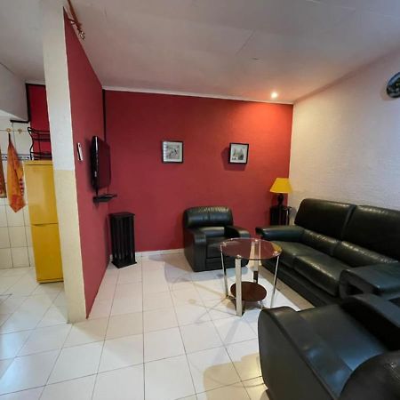 Homestay Studio Yaoundé Esterno foto