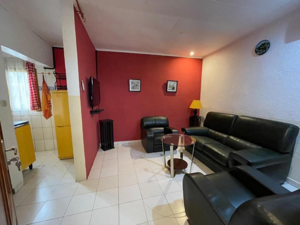 Homestay Studio Yaoundé Esterno foto